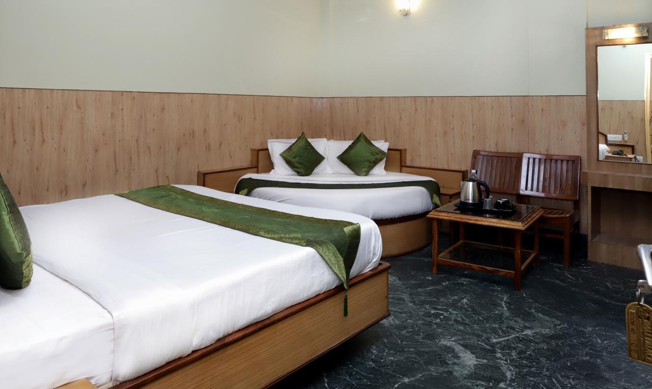 Oyo 22075 Hotel Bali Palace Katra  Bagian luar foto