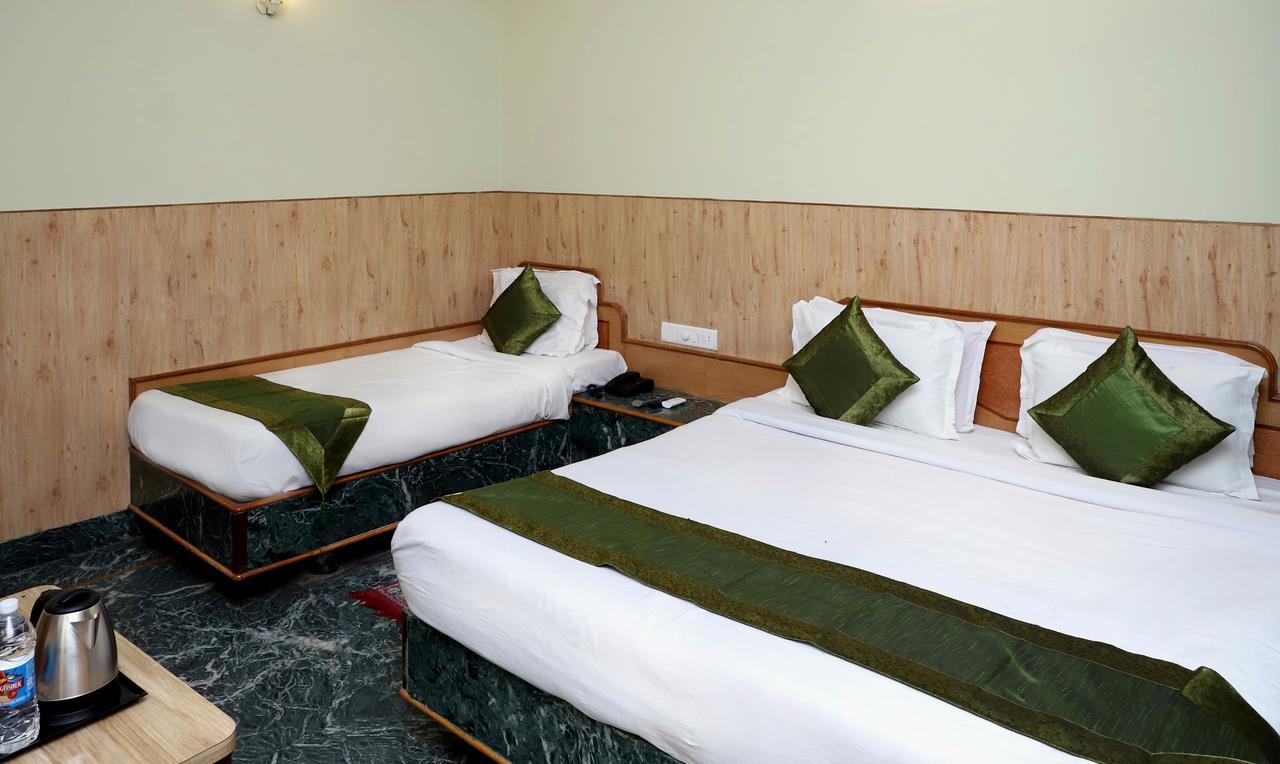 Oyo 22075 Hotel Bali Palace Katra  Bagian luar foto