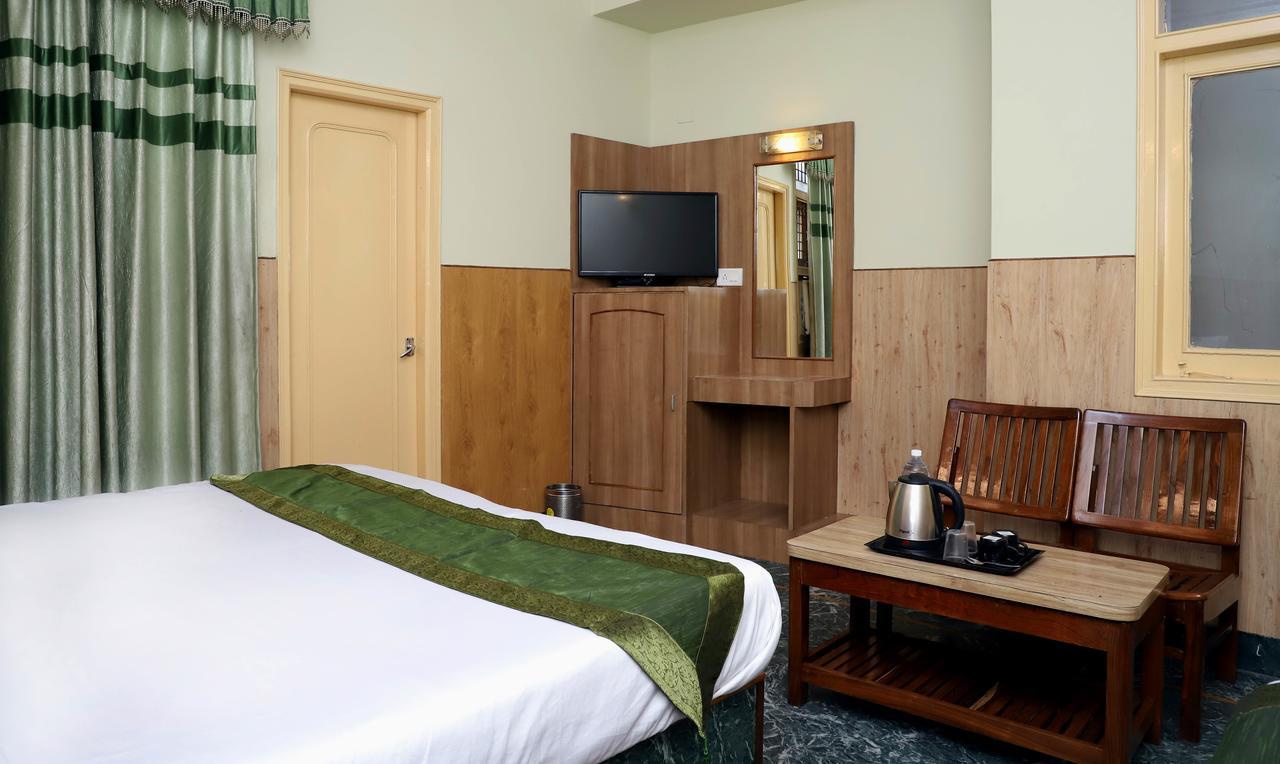 Oyo 22075 Hotel Bali Palace Katra  Bagian luar foto